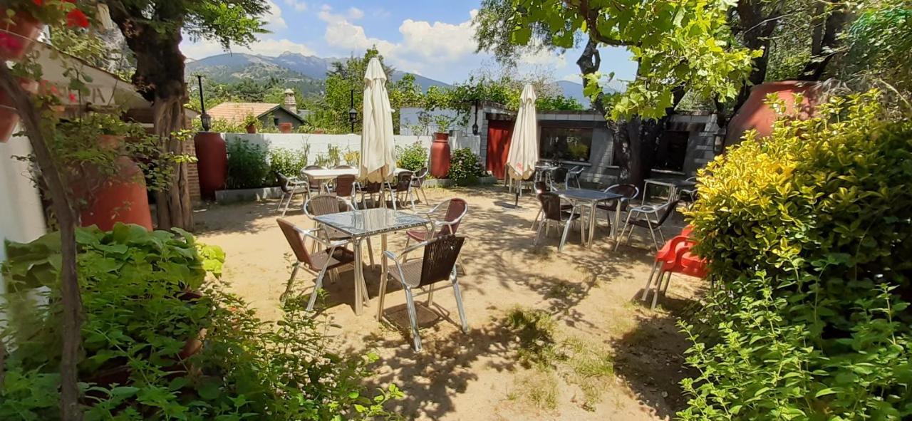 Hostal La Parra de Pepa Cercedilla Exterior foto